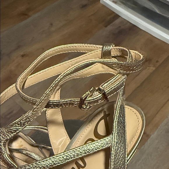 PRE-OWNED Sam Edelman Elegant Gold Strappy Sandals - Picture 15 of 15